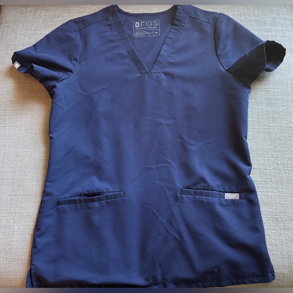 Figs Casma Three-Pocket Scrub Top, Navy, XS